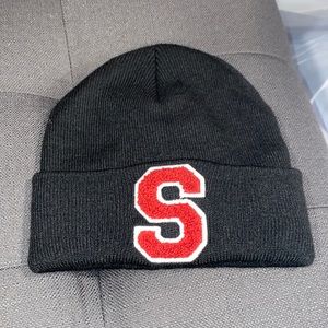 “S” knit hat